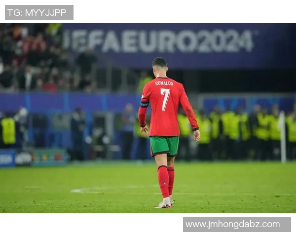 C罗引领的十大足球定位球大师与经典瞬间回顾